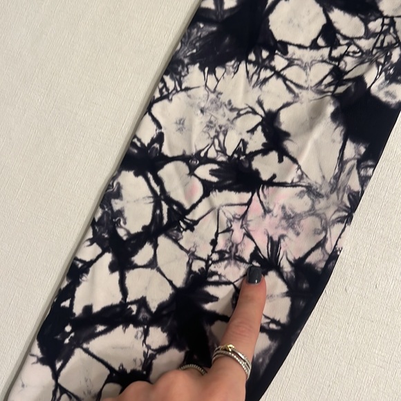 9. Lululemon Dual Shibori Wunder Under Leggings - Picture 4 of 5